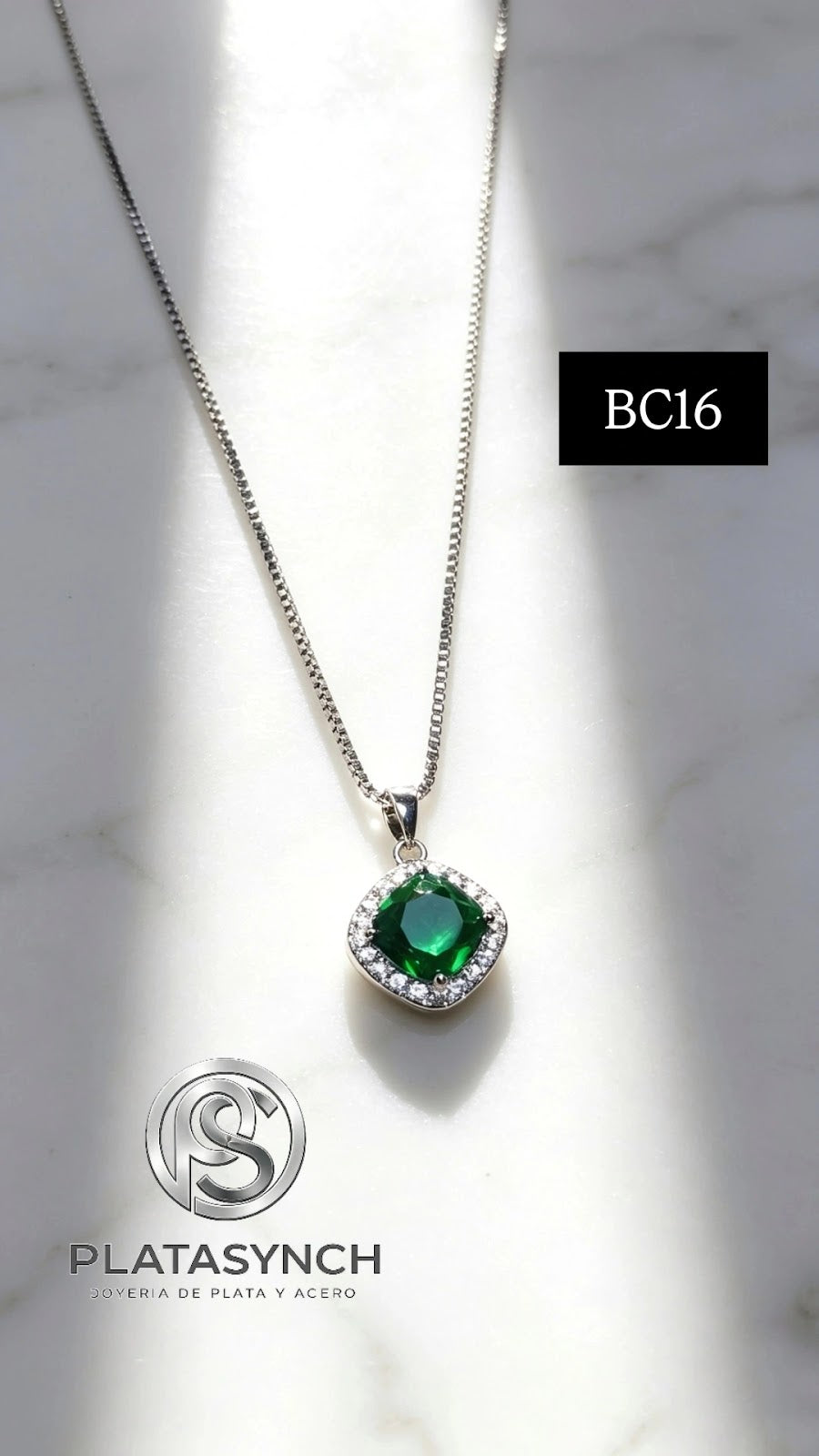 BC16 - Collar brass plateado dije cubico verde envuelto de circoneas cubicas