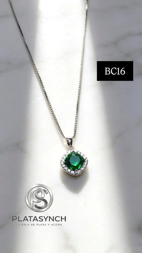 BC16 - Collar brass plateado dije cubico verde envuelto de circoneas cubicas