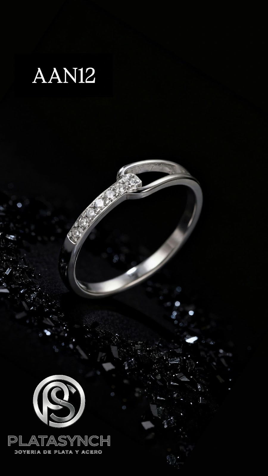 AAN12 - Anillo Acero plateado-  linea hueca con linea de circoneas