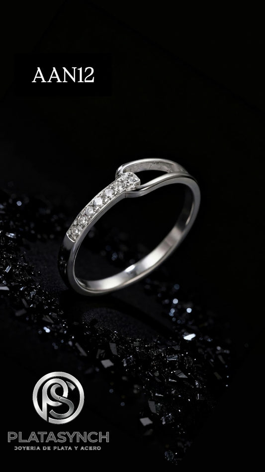 AAN12 - Anillo Acero plateado-  linea hueca con linea de circoneas